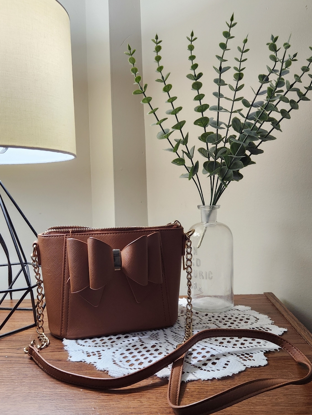Womens Crossi Brown Leather Bow Accent Crossbody Bag